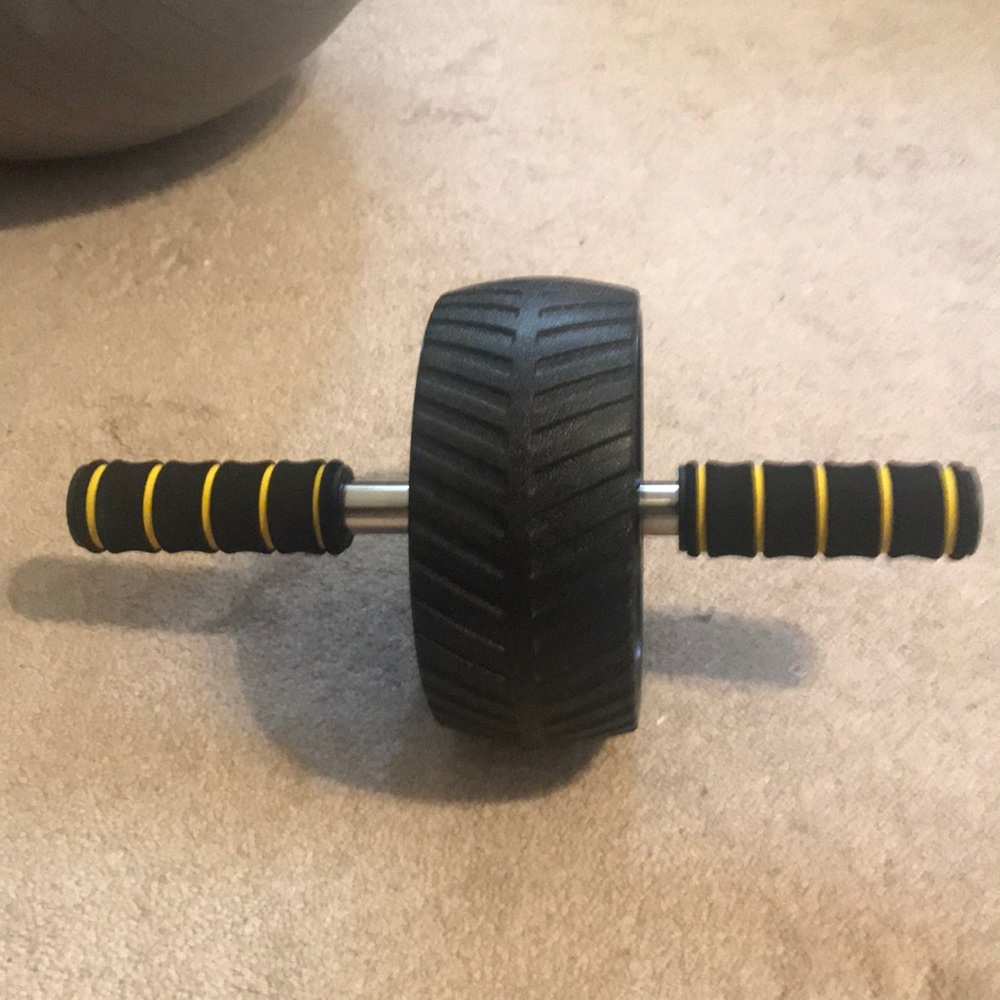 Ab workout floor roller